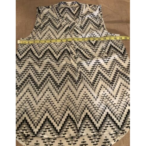 Collective Concepts Top Womens M Petite Sleeveless V-Neck Button Black White - Picture 5 of 9